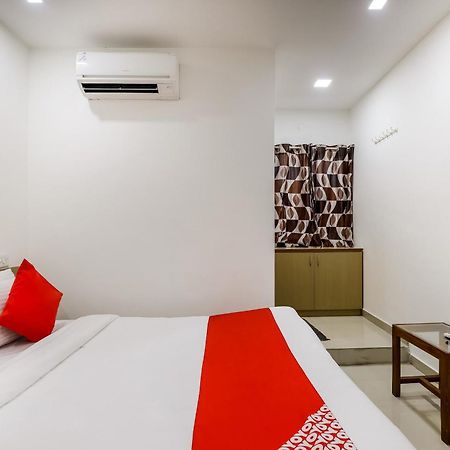 Oyo Hotel D Veeray Ahmadábád Kültér fotó