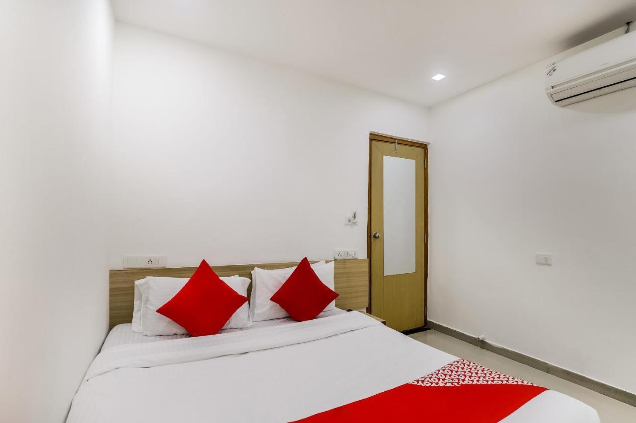 Oyo Hotel D Veeray Ahmadábád Kültér fotó