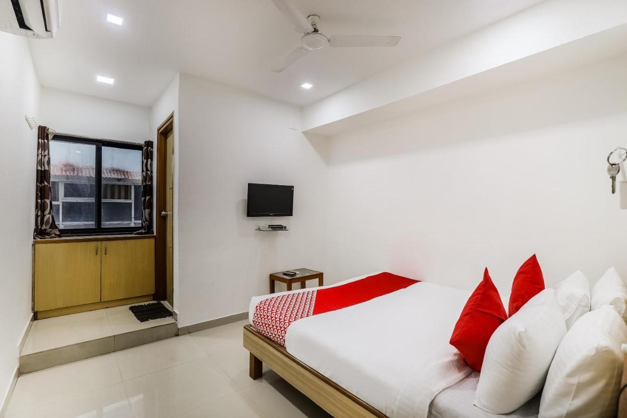 Oyo Hotel D Veeray Ahmadábád Kültér fotó