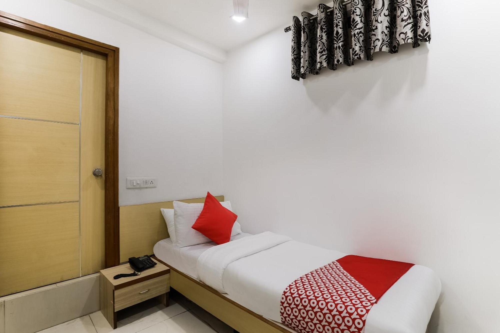 Oyo Hotel D Veeray Ahmadábád Kültér fotó