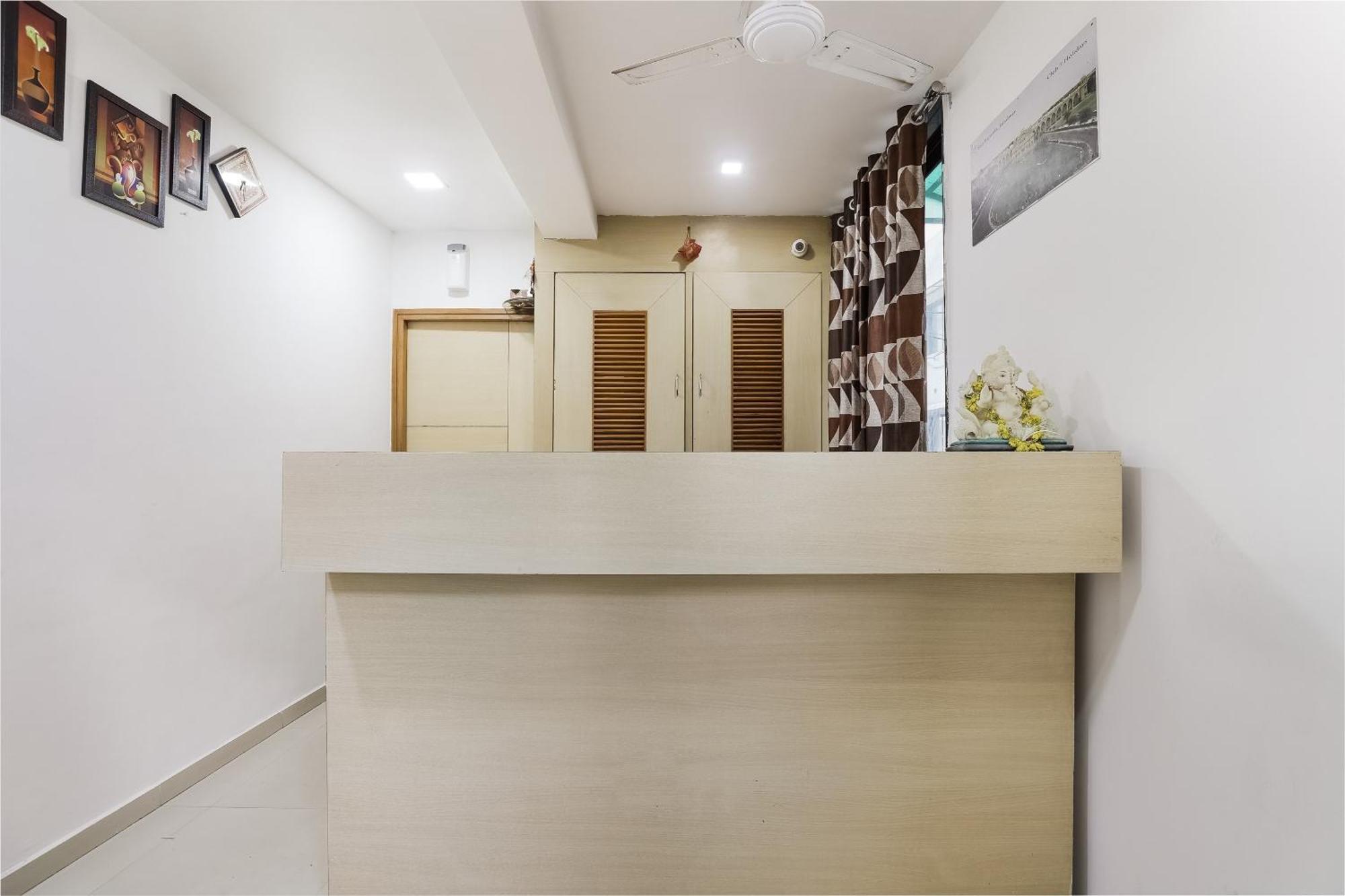 Oyo Hotel D Veeray Ahmadábád Kültér fotó