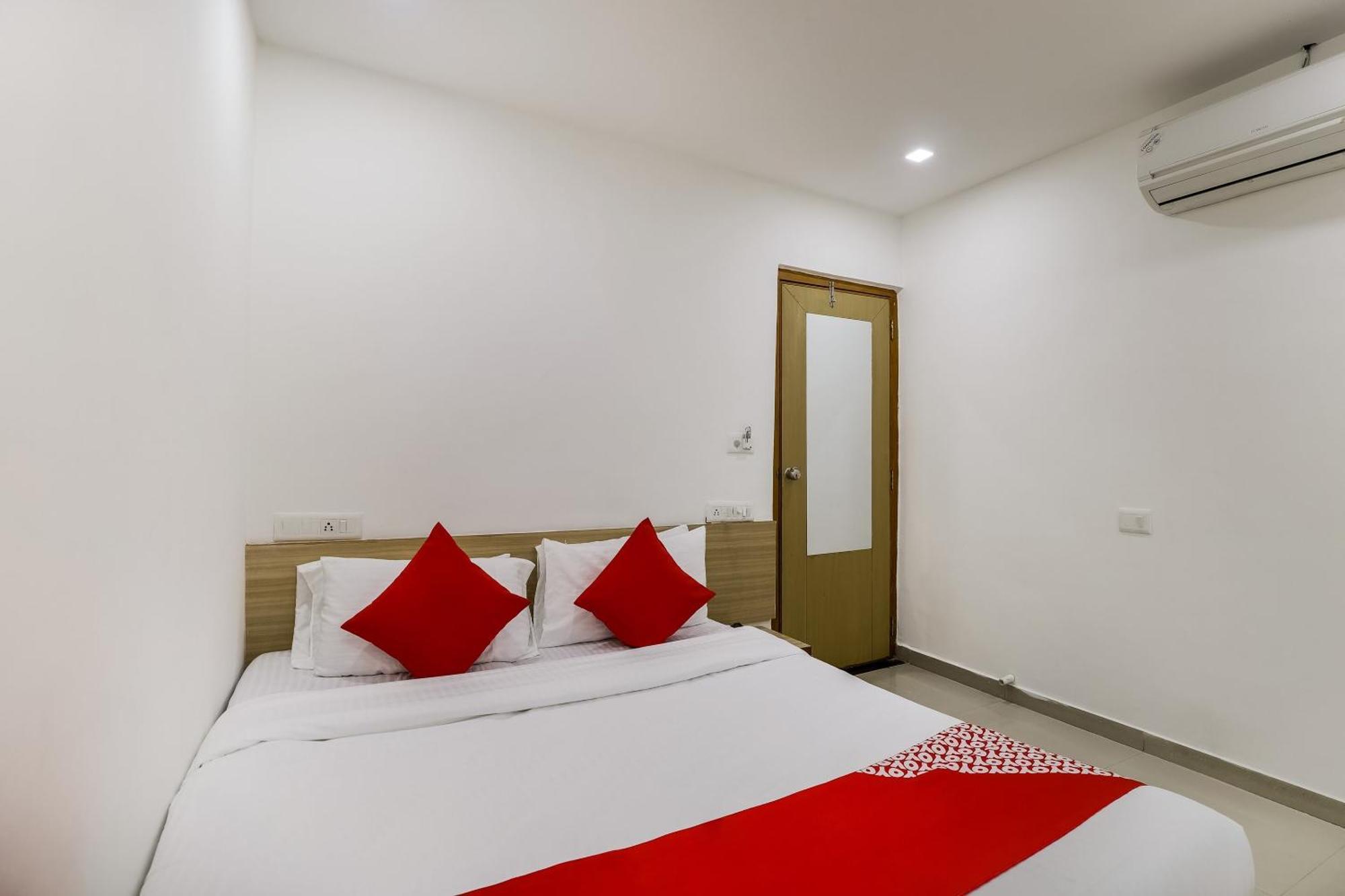Oyo Hotel D Veeray Ahmadábád Kültér fotó