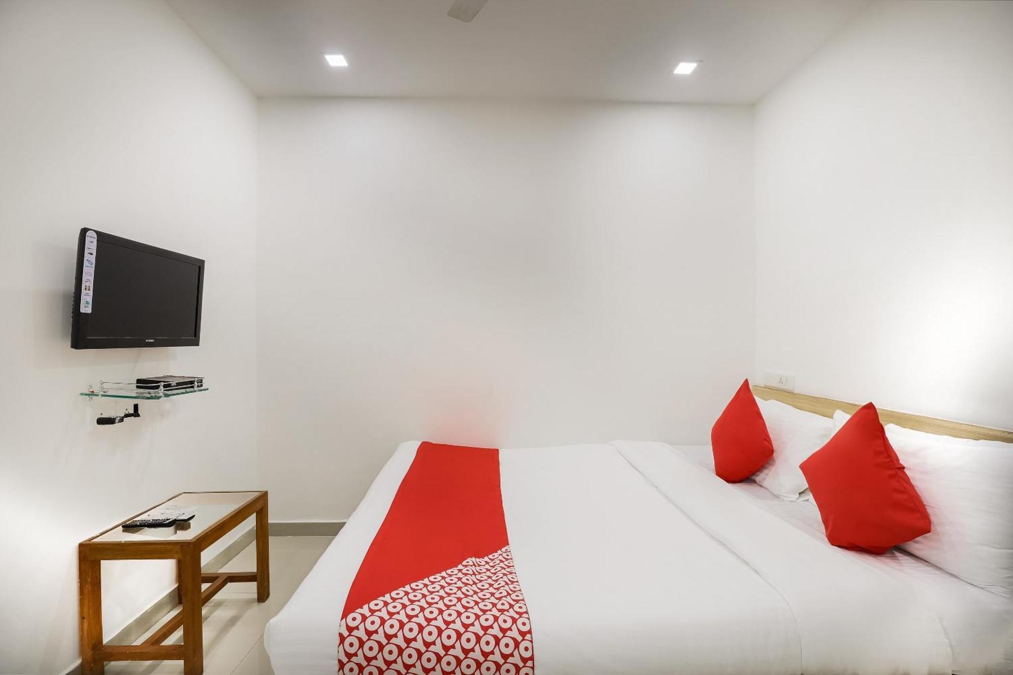 Oyo Hotel D Veeray Ahmadábád Kültér fotó